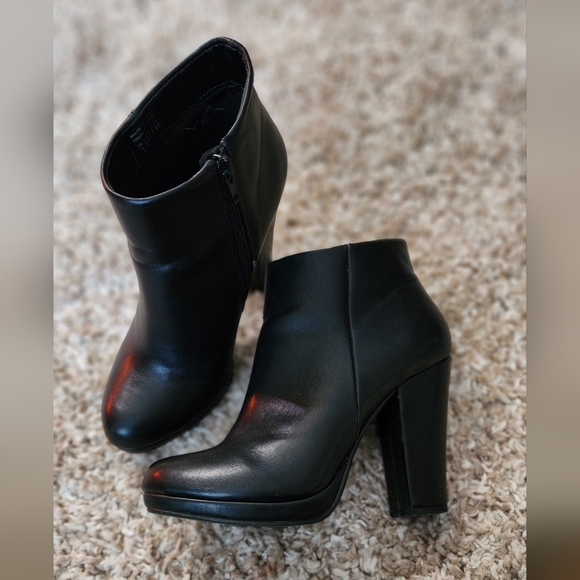 Call it Spring booties - Picture 4 of 7